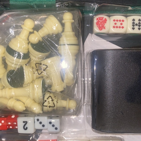 Multi- Game Set with Case - Picture 6 of 8